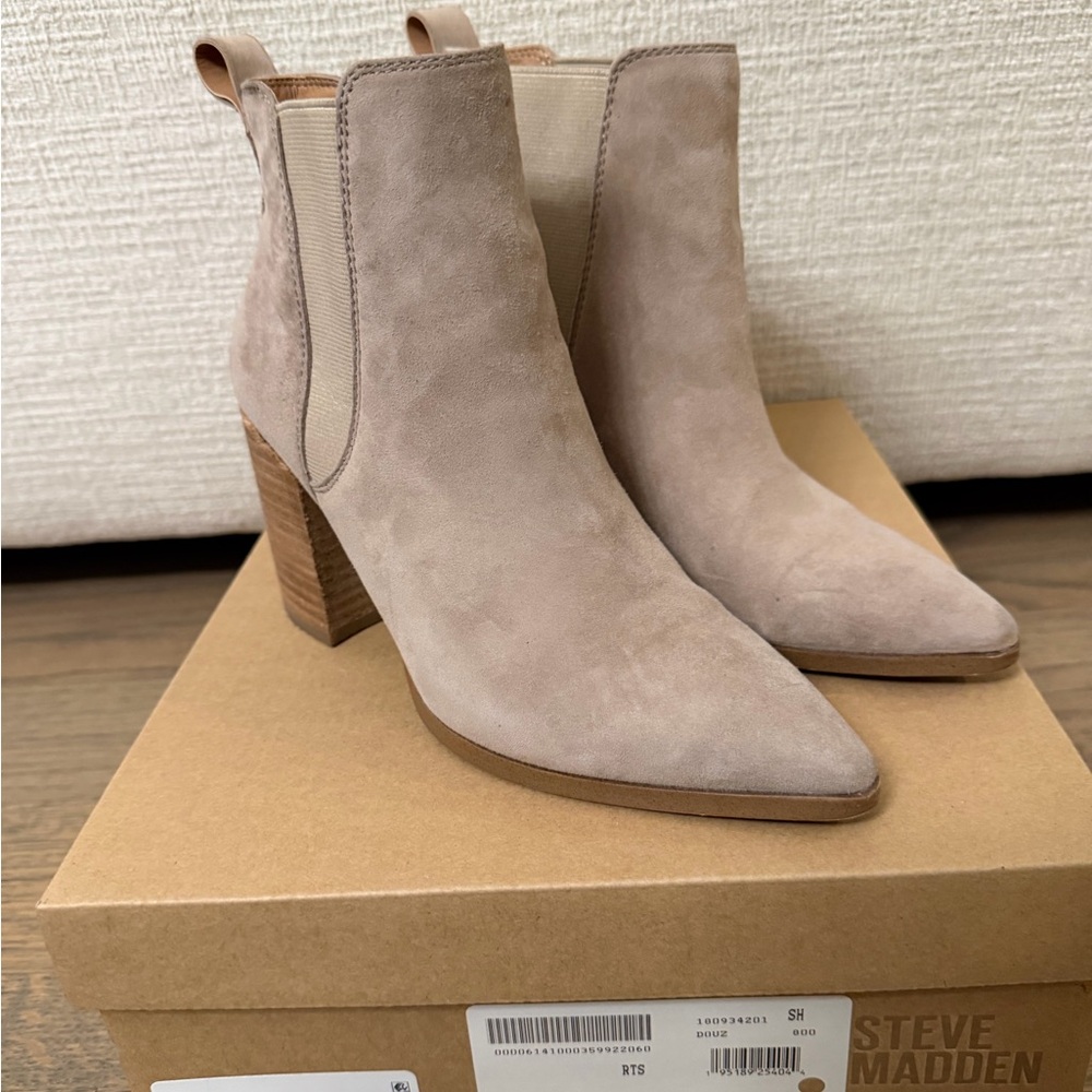 Steve Madden Women's Beige Suede Ankle Booties: KNOXI TAUPE SUEDE booties